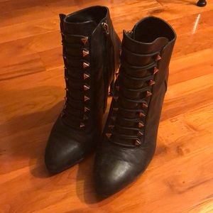 BCBG MaxAzria ‘Bari’ booties